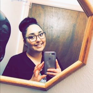 Meet your Posher, Raquel